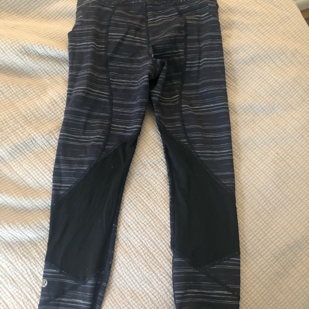 Lululemon crops size 4